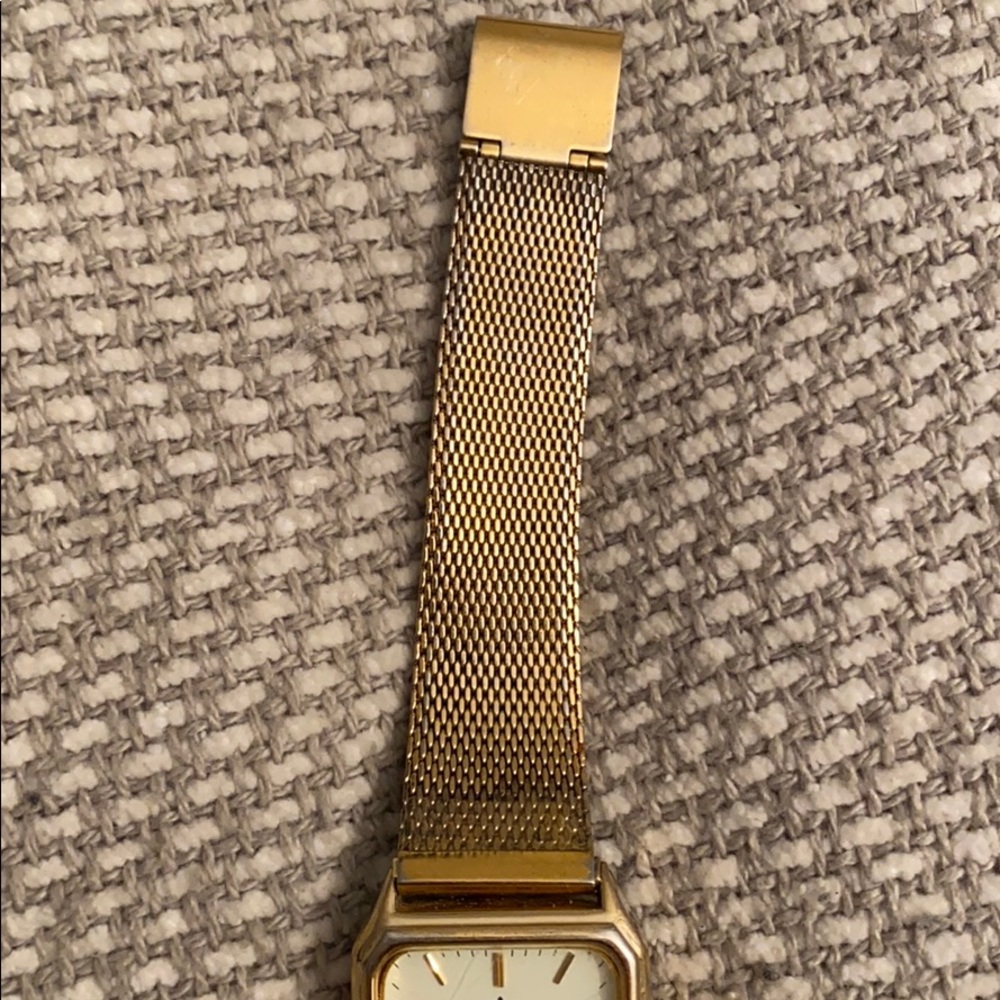Signet Quartz Watch - Picture 2 of 5